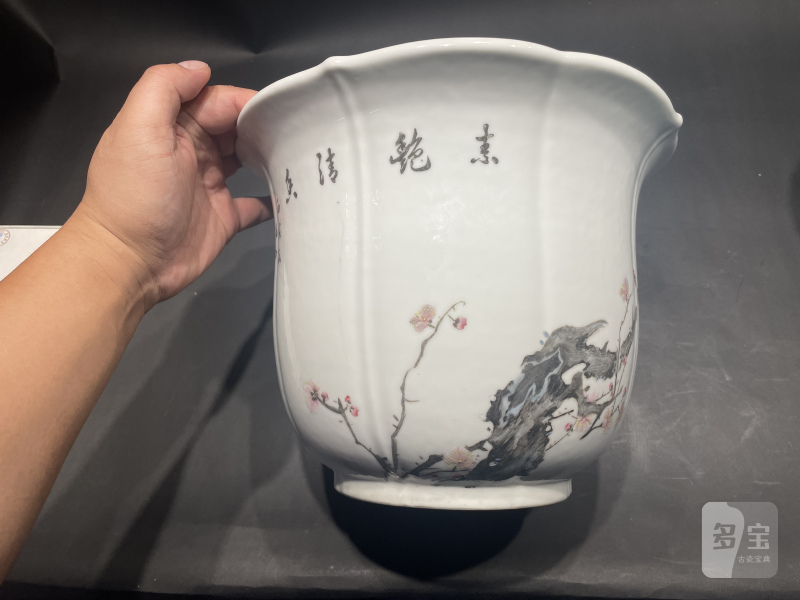 民国 粉彩折枝梅花花口花盆一对 - 图3